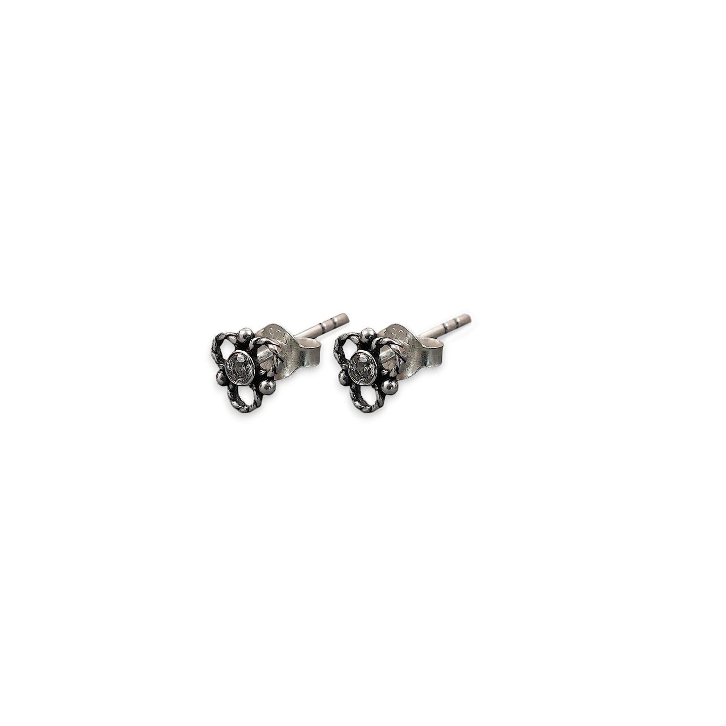 twinkle star studs image 1