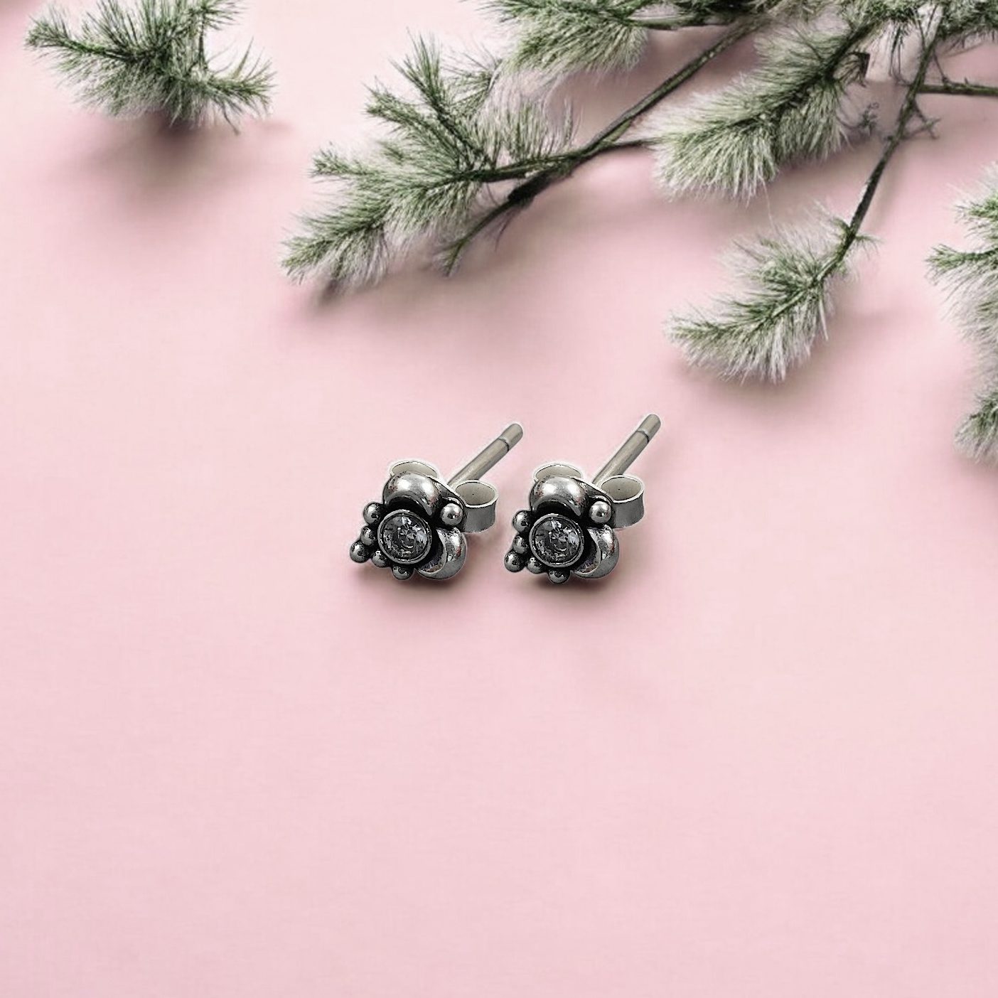 teddy spark studs image 0