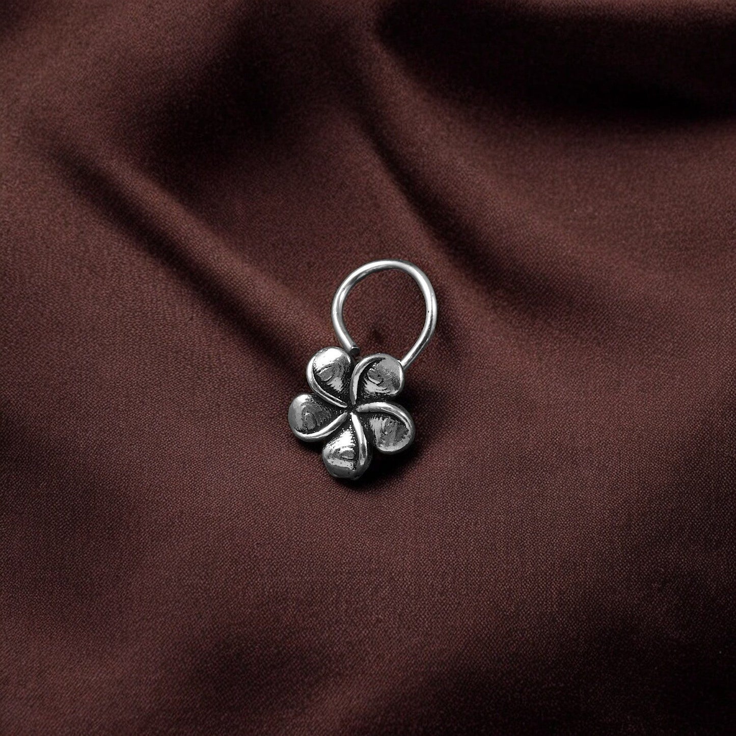 925 silver petal-shaped nose pin image 1