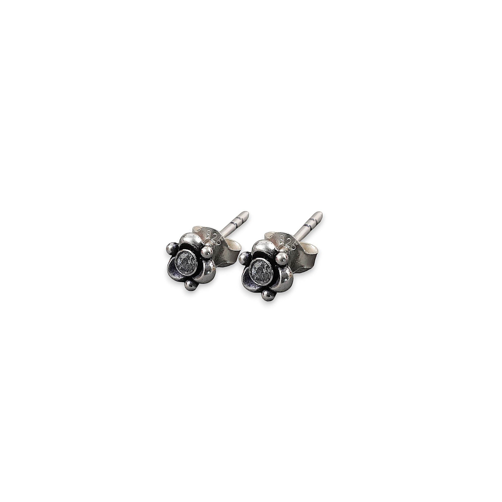 Magic Bow Studs image 2