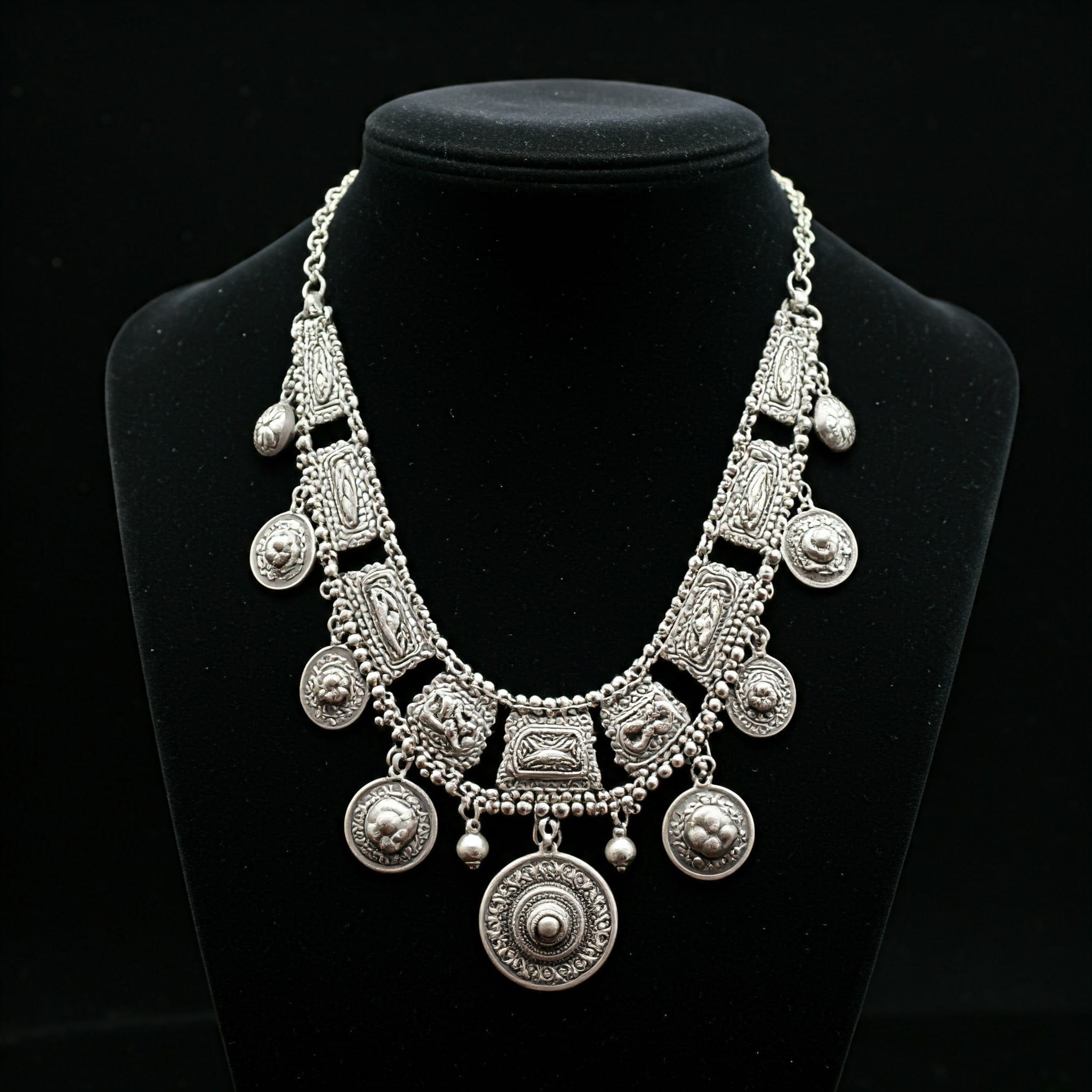 A showcase of a 925 silver necklace.